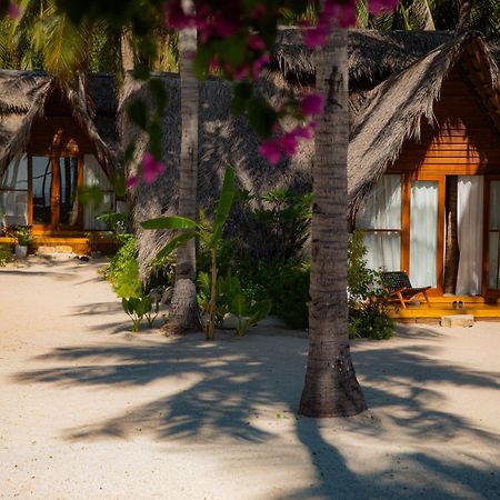 81 Palms Resort Nembrala Bagian luar foto