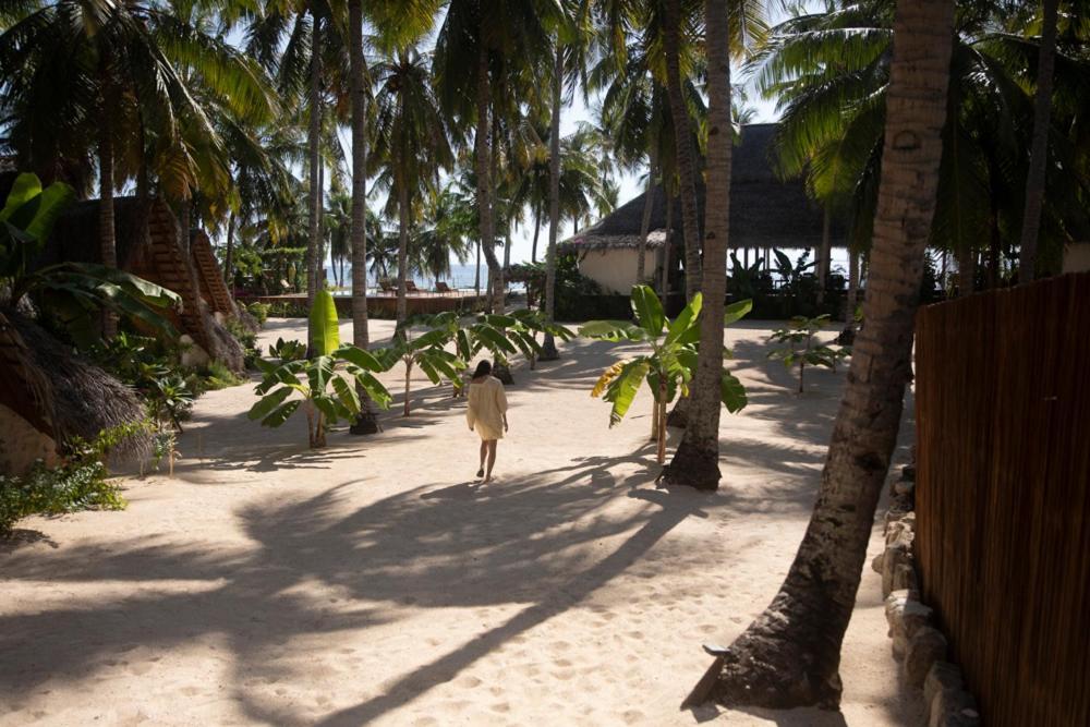 81 Palms Resort Nembrala Bagian luar foto
