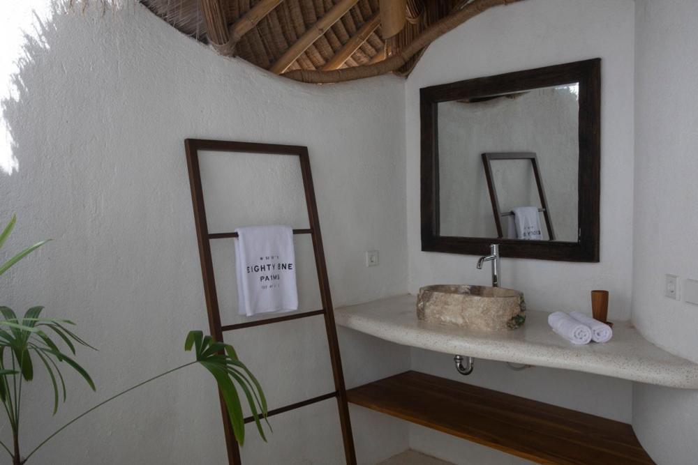 81 Palms Resort Nembrala Ruang foto
