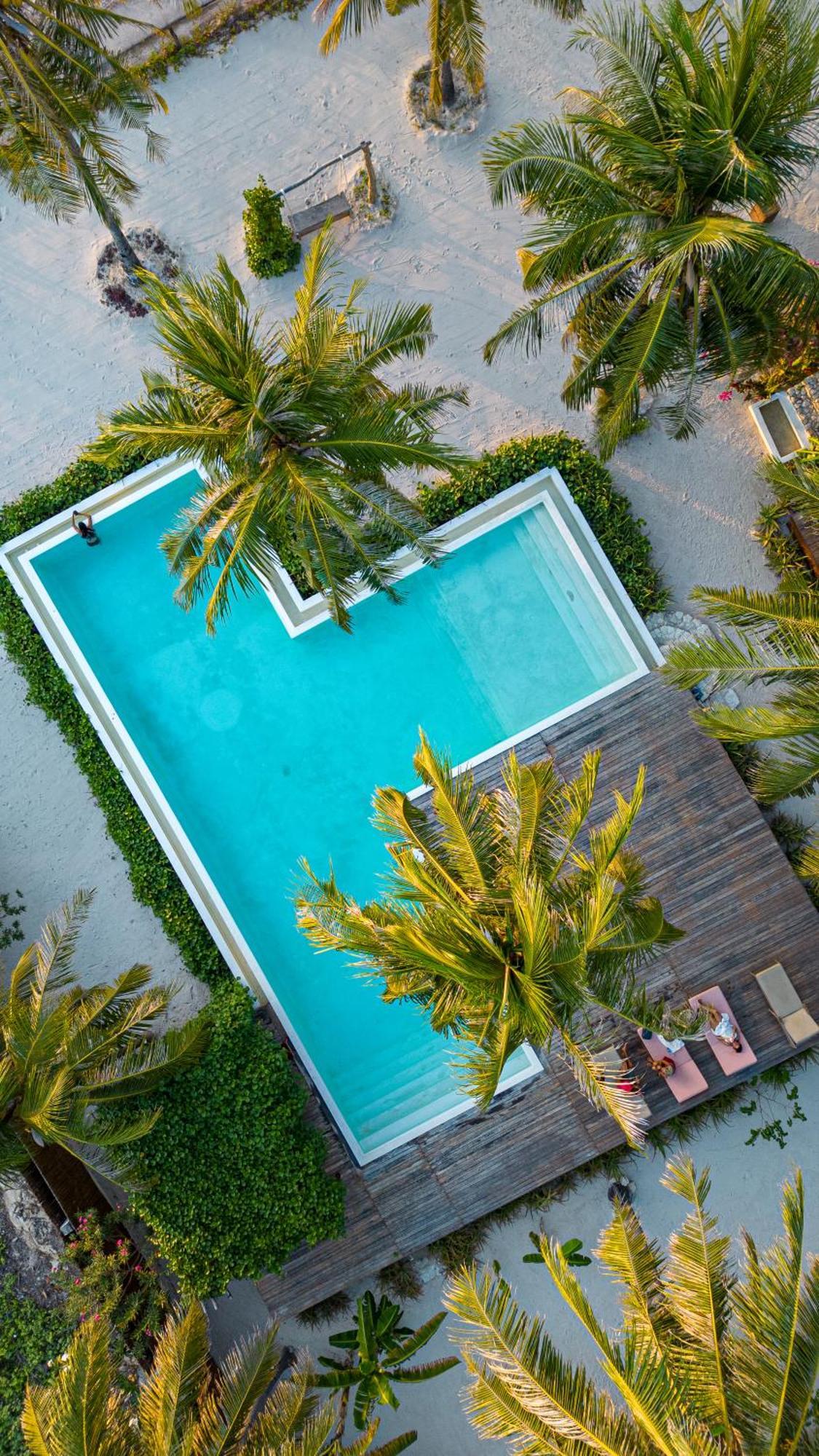 81 Palms Resort Nembrala Bagian luar foto