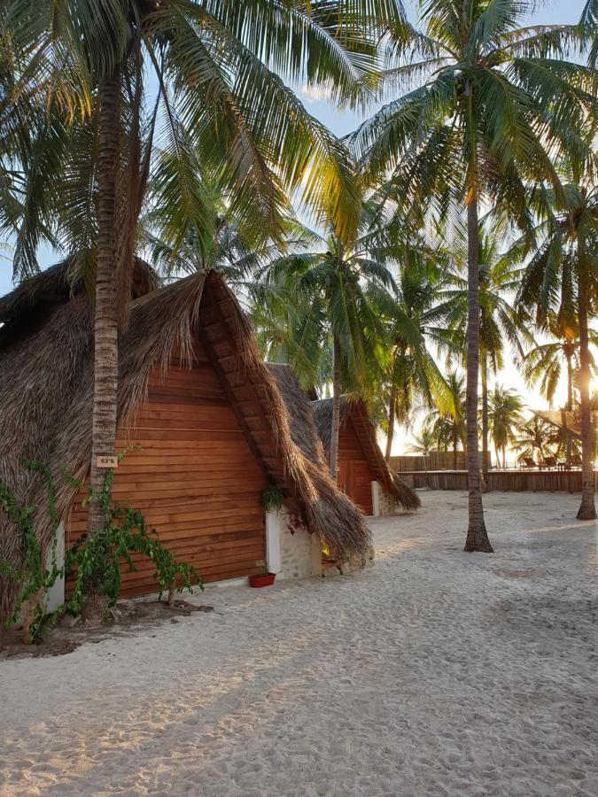 81 Palms Resort Nembrala Bagian luar foto